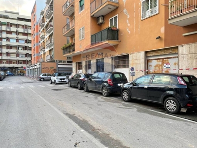 Negozio in vendita a Bari traversa I Giovanni Amendola, 26