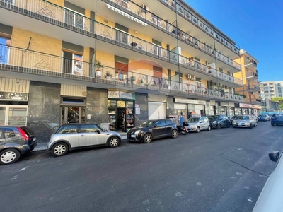 Negozio in vendita a Bari via Papa Benedetto xiii, 36