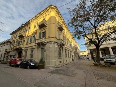 Negozio in vendita a Vercelli via Palazzo di Città, 24