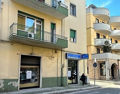 Negozio/Locale commerciale in Affitto in Via Dante Alighieri 71 A a Gioia del Colle