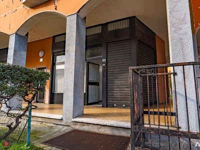 Negozio/Locale commerciale in Affitto in Via Edmondo De Amicis 19 a Melegnano