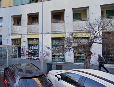 Negozio/Locale commerciale in Affitto in Viale Furio Camillo 13 a Roma