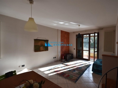 Quadrilocale in Vendita a Massa, zona Ronchi, 295'000€, 110 m², arredato, con Box