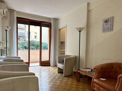 Quadrilocale in Vendita a Pesaro, zona Mare, 240'000€, 95 m²