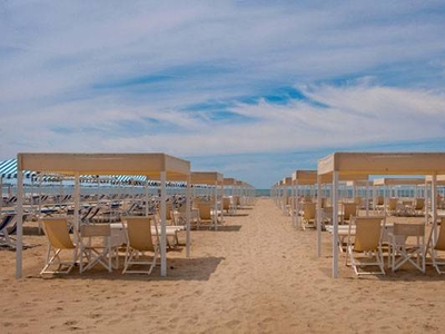 Stabilimento Balneare in vendita a Forte dei Marmi via Achille Franceschi