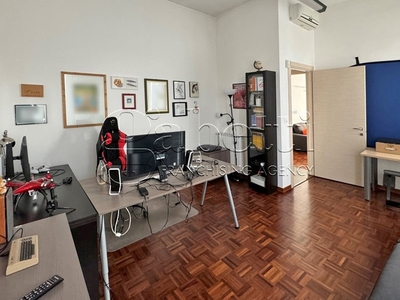 Ufficio in Affitto a Ferrara, 750€, 80 m²