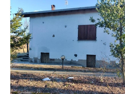 Casa indipendente in vendita a Pellio Intelvi, Via Canneto 35