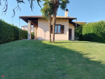 Villa in Affitto in Dante a Carnago
