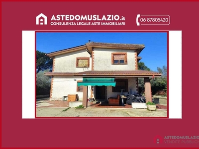 Villa in Vendita a Albano Laziale Via Ardeatina