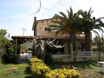 Villa in vendita a Campofelice Di Roccella