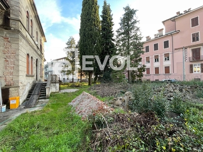 Villa in Vendita a Gorizia, 600'000€, 600 m²