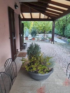 Appartamento con ingresso indipendente e giardino privato