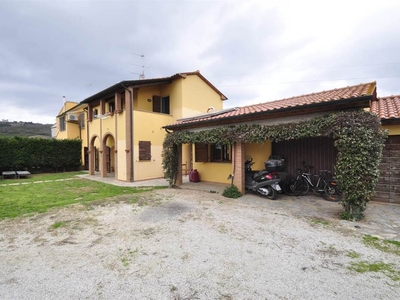 Appartamento con Giardino e Terreno Agricolo in Vendita a Campiglia Marittima