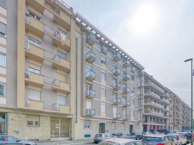 Appartamento in Vendita in Via Borgosesia 44 a Torino