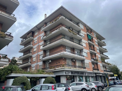 Appartamento in Vendita in Via dei Prati Fiscali 114 a Roma