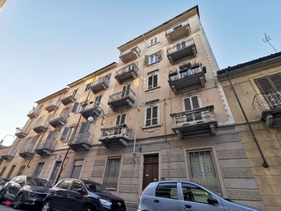 Appartamento in Vendita in Via Revello 28 a Torino