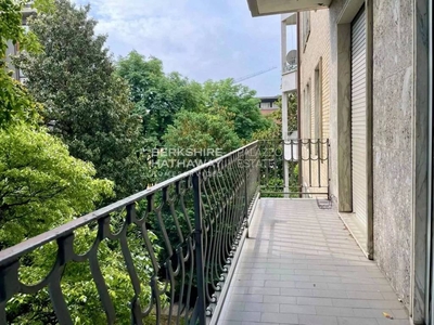 Appartamento via Uberto Visconti di Modrone, Palestro, Milano