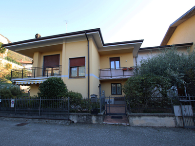 Casa in vendita in Costa Volpino, Italia