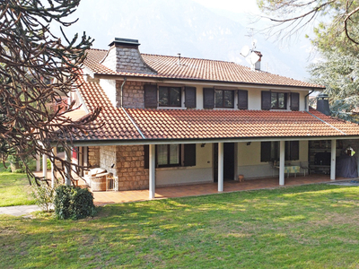 Casa in vendita in Esine, Italia