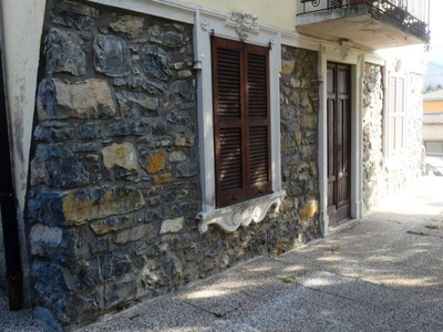 Casa in vendita in Esino Lario, Italia