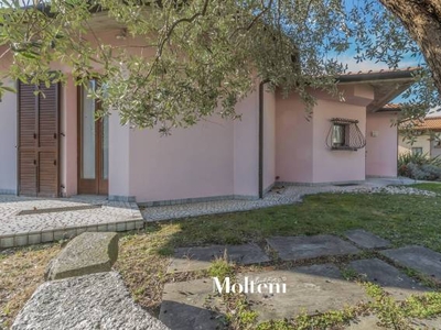 Casa in vendita in Mandello del Lario, Italia
