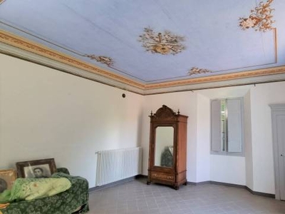 Casa in vendita in Mombaruzzo, Italia