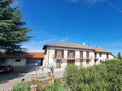 Casa in vendita in Nizza Monferrato, Italia