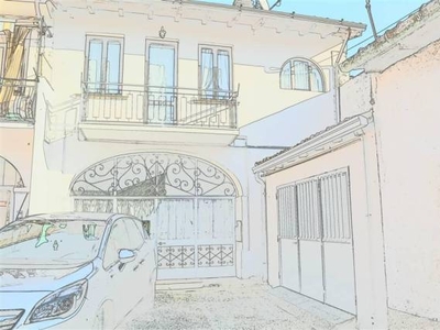 Casa in vendita in Polpenazze del Garda, Italia