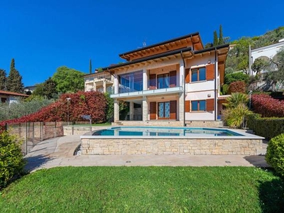 Casa in vendita in Toscolano Maderno, Italia