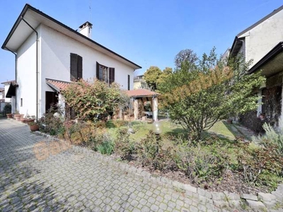 Casa in vendita in Vigevano, Italia
