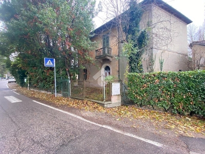 Casa indipendente in vendita