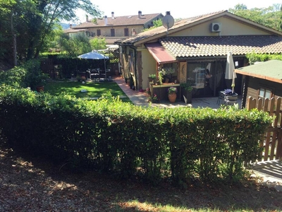 Incantevole Appartamento con Giardino in Vendita a Riparbella, Toscana - Un'oasi di Serenità nella Campagna Toscana