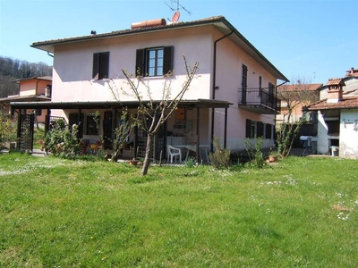 Villa in vendita a Fivizzano: una dimora di charme nel cuore della Lunigiana