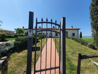 In Vendita: Appartamento nel Borgo di Pienza con Giardino, Val d'Orcia