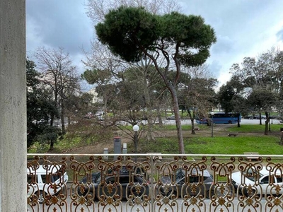 In Vendita: Palazzo Storico dei Primi del '900 a Viareggio, Toscana