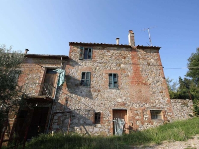 Monteleone d'Orvieto - Characteristic House for Sale with Land and Outbuildings