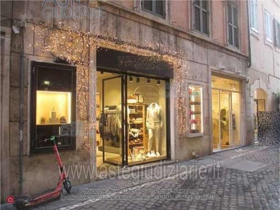 Negozio/Locale commerciale in Vendita in Via di Campo Marzio 49 a Roma