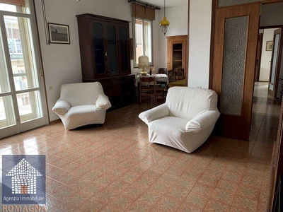 Ravenna, S. Biagio/centro, attico posto al quarto ed ultimo piano, di ampie dimensioni da ammodernare.