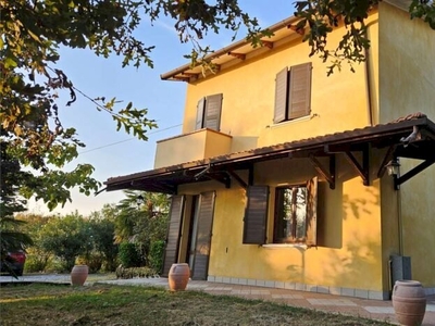 SOLIERA- VILLA CON GIARDINO E DEPOSITO di 200 mq. – rif. sol0845