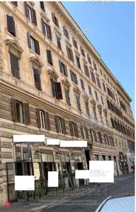 Ufficio in Vendita in Via Piave 66 a Roma