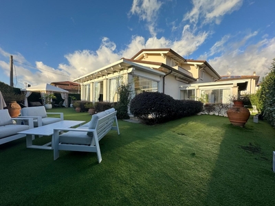 Villa con giardino, Forte dei Marmi vaiana