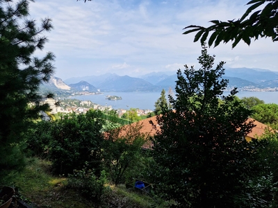 Villa di quattro appartamenti in vendita a Stresa