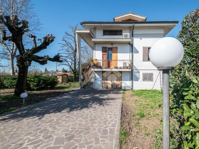 Villa in vendita a Novi Di Modena