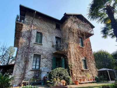Villa unifamiliare via San Francesco d'Assisi 8, Legnarello, Legnano
