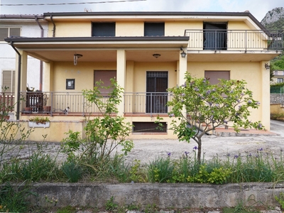 Casa indipendente con giardino a Cassino