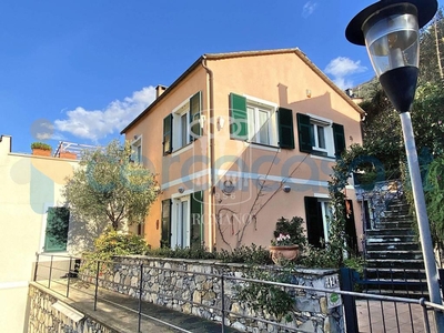 Villa a schiera in ottime condizioni, in vendita in Via G. Solari E P. Queirolo 42, Zoagli