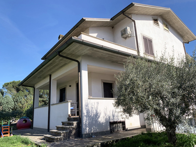 Villa Bifamiliare in vendita a Castel Sant'Elia