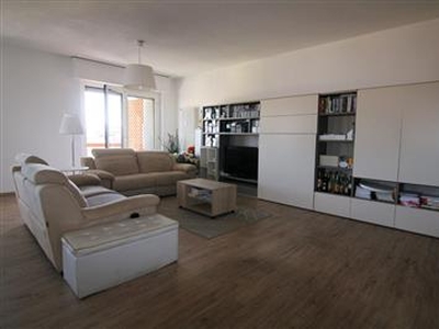 Appartamento in buono stato di 150 mq. a Marina Di Carrara