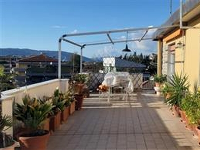 Attico/mansarda in buono stato di 105 mq. a Marina Di Carrara