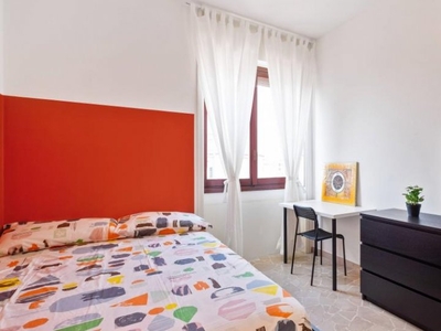 Camera in affitto in appartamento con 7 camere da letto a Milano